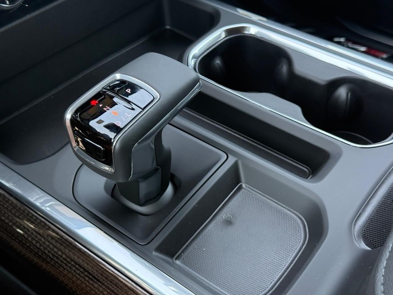 Chevrolet Silverado 1500 Vehicle Full-screen Gallery Image 14