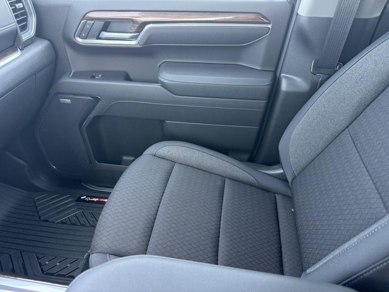 Chevrolet Silverado 1500 Vehicle Full-screen Gallery Image 15