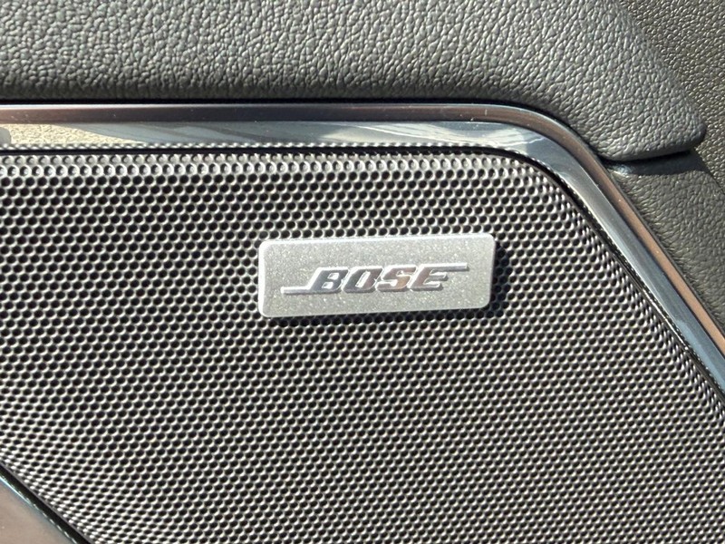 Chevrolet Silverado 1500 Vehicle Full-screen Gallery Image 17