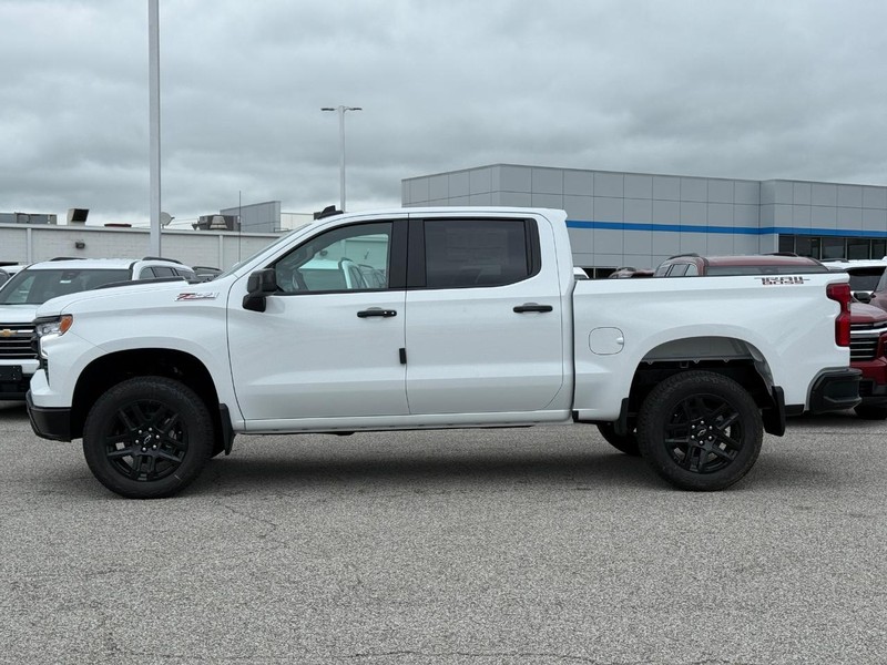 Chevrolet Silverado 1500 Vehicle Full-screen Gallery Image 2