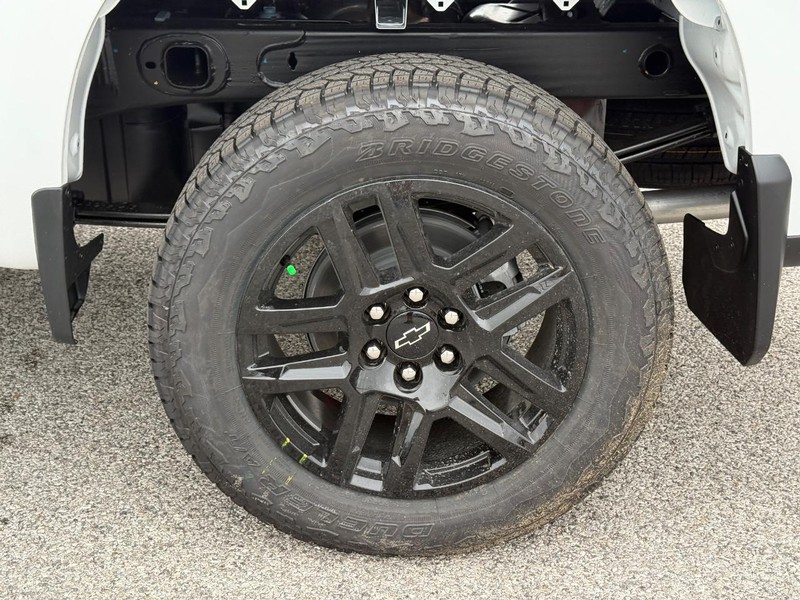 Chevrolet Silverado 1500 Vehicle Full-screen Gallery Image 4