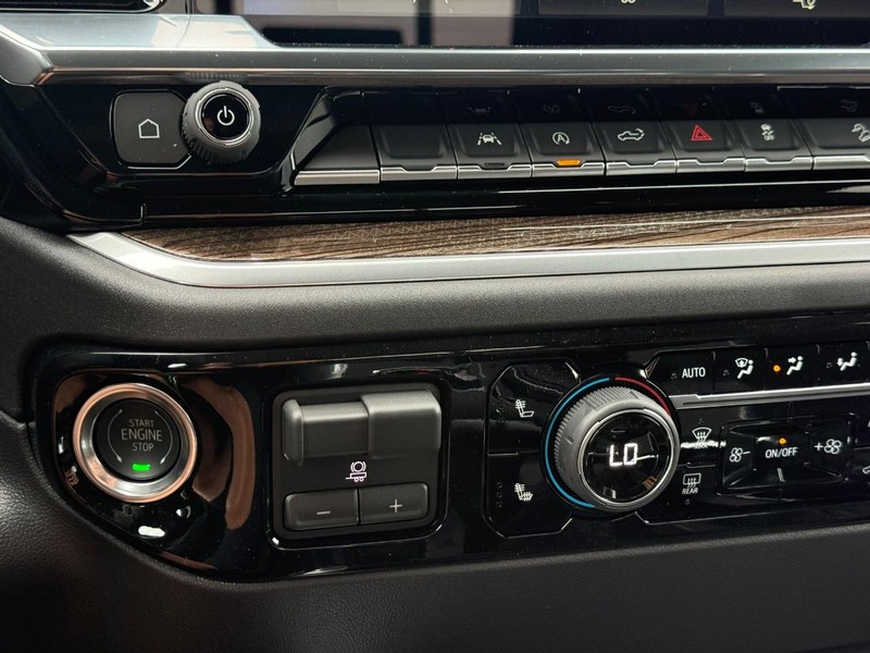 Chevrolet Silverado 1500 Vehicle Full-screen Gallery Image 12