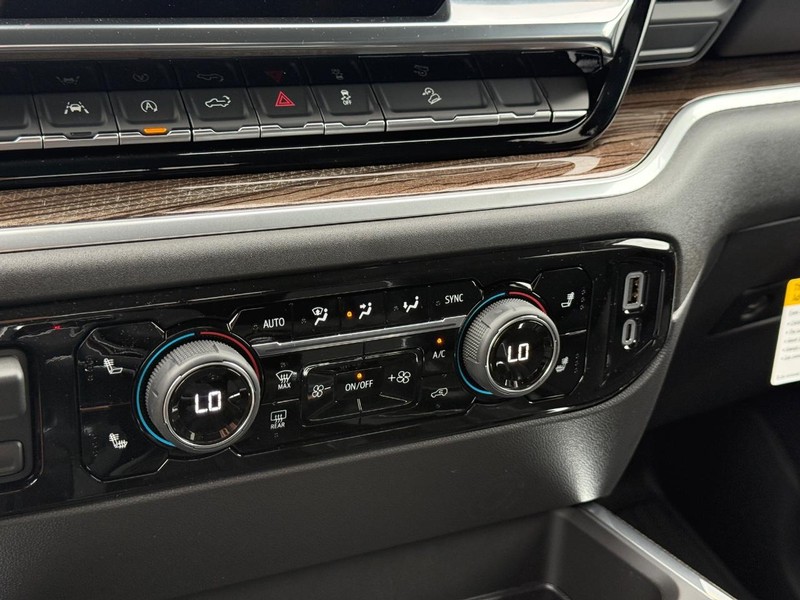 Chevrolet Silverado 1500 Vehicle Full-screen Gallery Image 13