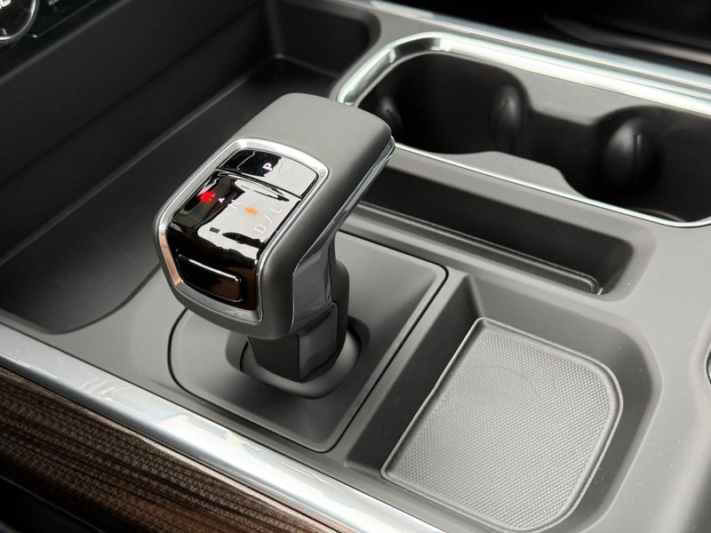 Chevrolet Silverado 1500 Vehicle Full-screen Gallery Image 14