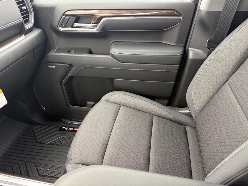 Chevrolet Silverado 1500 Vehicle Full-screen Gallery Image 15