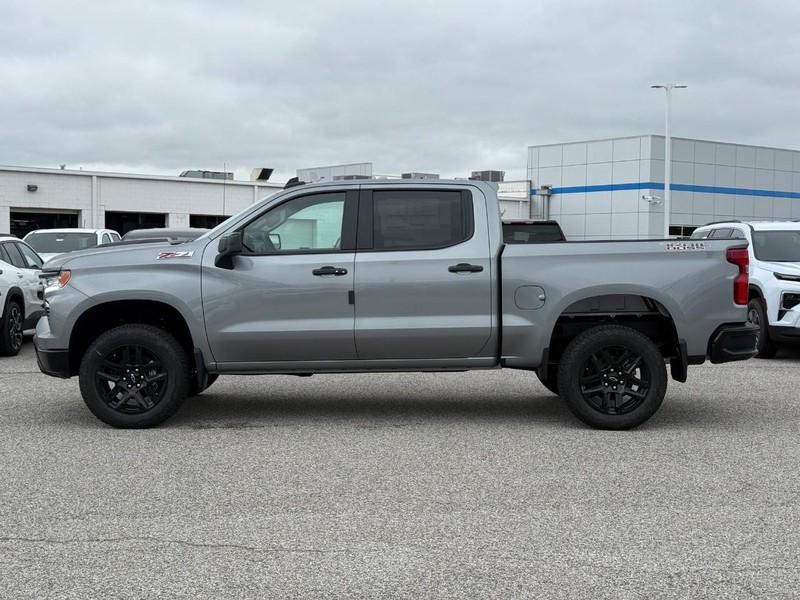 Chevrolet Silverado 1500 Vehicle Full-screen Gallery Image 2