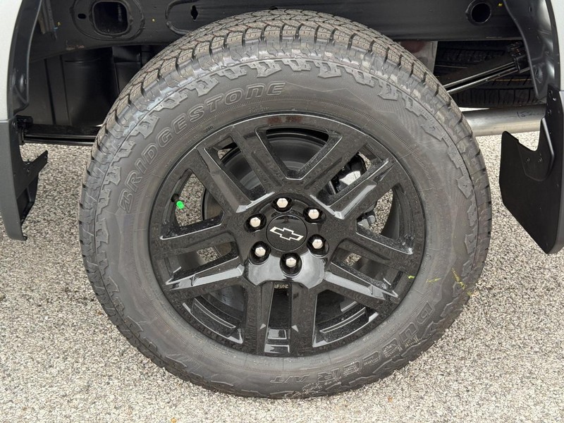 Chevrolet Silverado 1500 Vehicle Full-screen Gallery Image 4