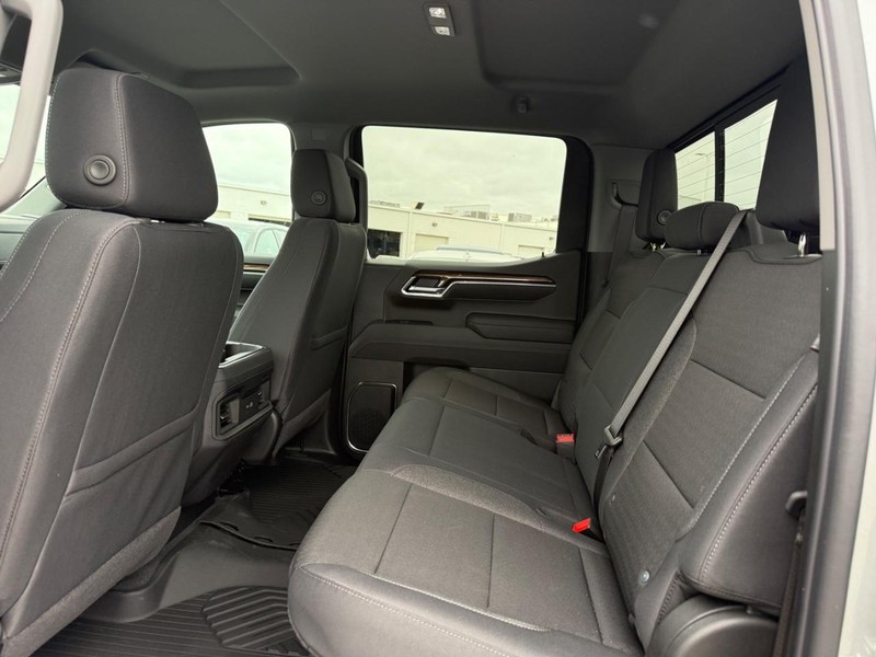 Chevrolet Silverado 1500 Vehicle Full-screen Gallery Image 5