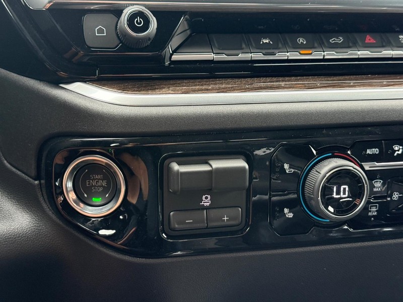 Chevrolet Silverado 1500 Vehicle Full-screen Gallery Image 12