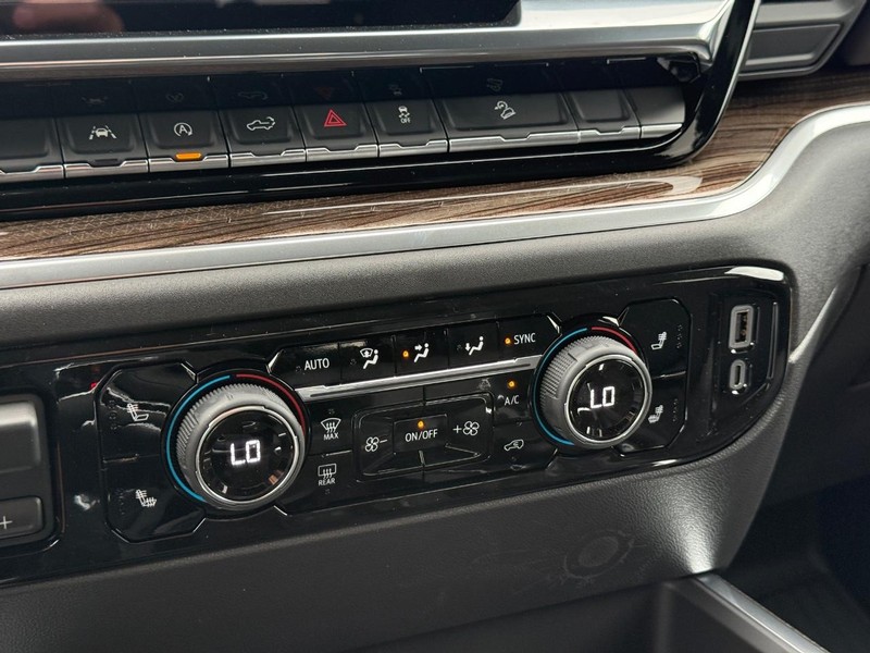 Chevrolet Silverado 1500 Vehicle Full-screen Gallery Image 13