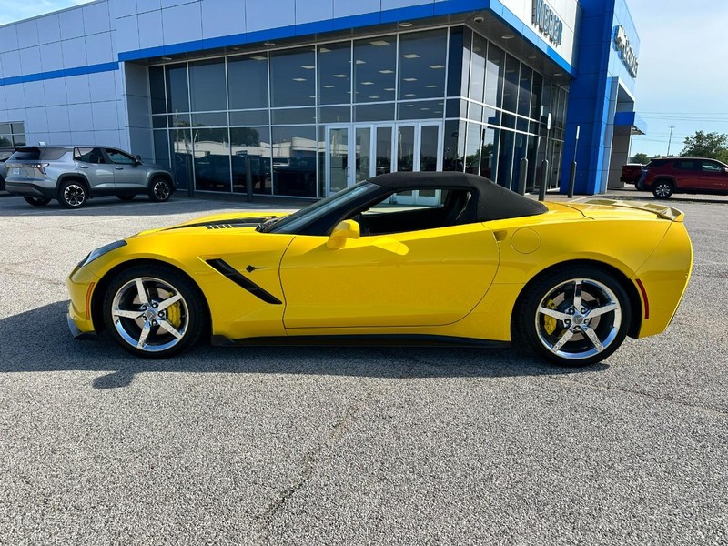 Chevrolet Corvette Vehicle Full-screen Gallery Image 2