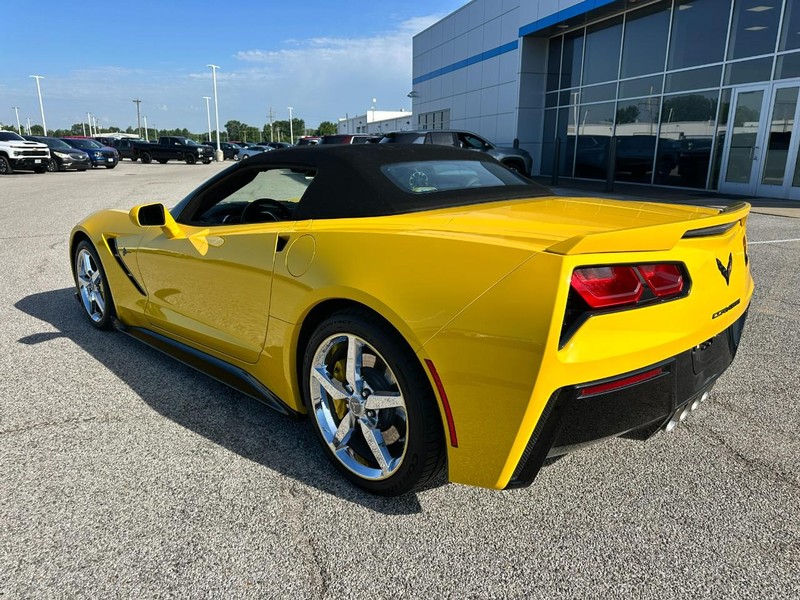 Chevrolet Corvette Vehicle Full-screen Gallery Image 3