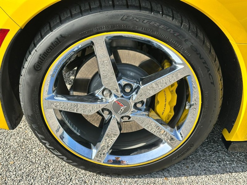 Chevrolet Corvette Vehicle Full-screen Gallery Image 6