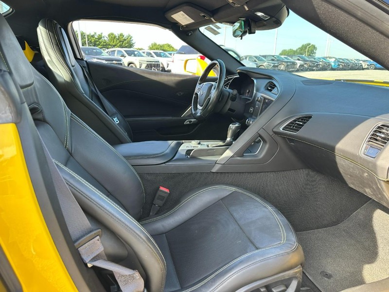 Chevrolet Corvette Vehicle Full-screen Gallery Image 9