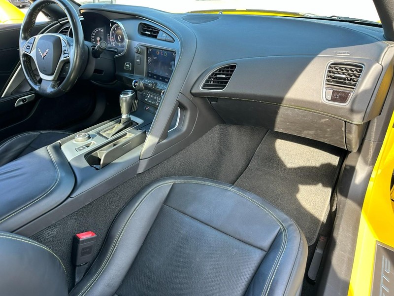 Chevrolet Corvette Vehicle Full-screen Gallery Image 10