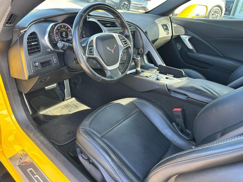 Chevrolet Corvette Vehicle Full-screen Gallery Image 11