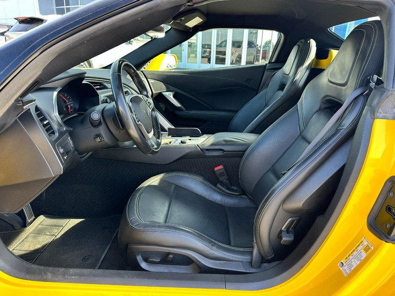 Chevrolet Corvette Vehicle Full-screen Gallery Image 12