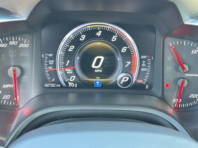 Chevrolet Corvette Vehicle Full-screen Gallery Image 16