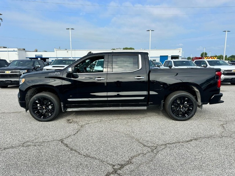Chevrolet Silverado 1500 Vehicle Full-screen Gallery Image 2