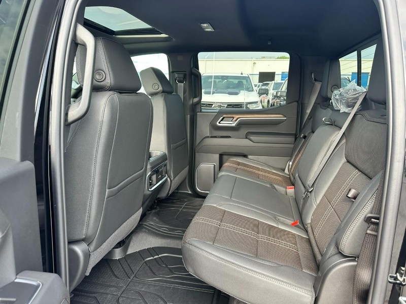 Chevrolet Silverado 1500 Vehicle Full-screen Gallery Image 4