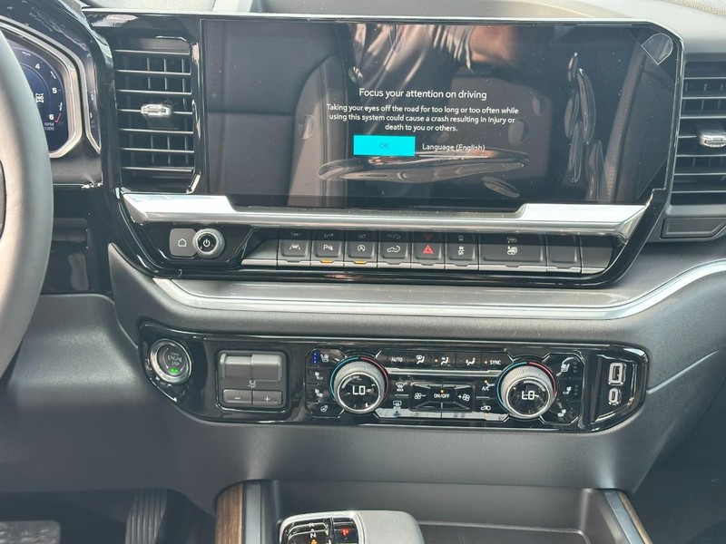 Chevrolet Silverado 1500 Vehicle Full-screen Gallery Image 9