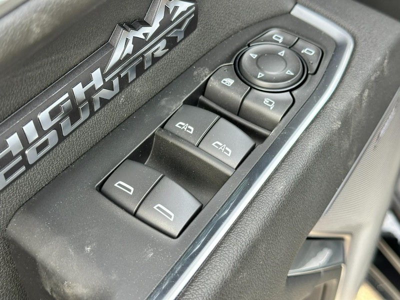 Chevrolet Silverado 1500 Vehicle Full-screen Gallery Image 11