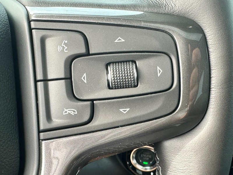 Chevrolet Silverado 1500 Vehicle Full-screen Gallery Image 15