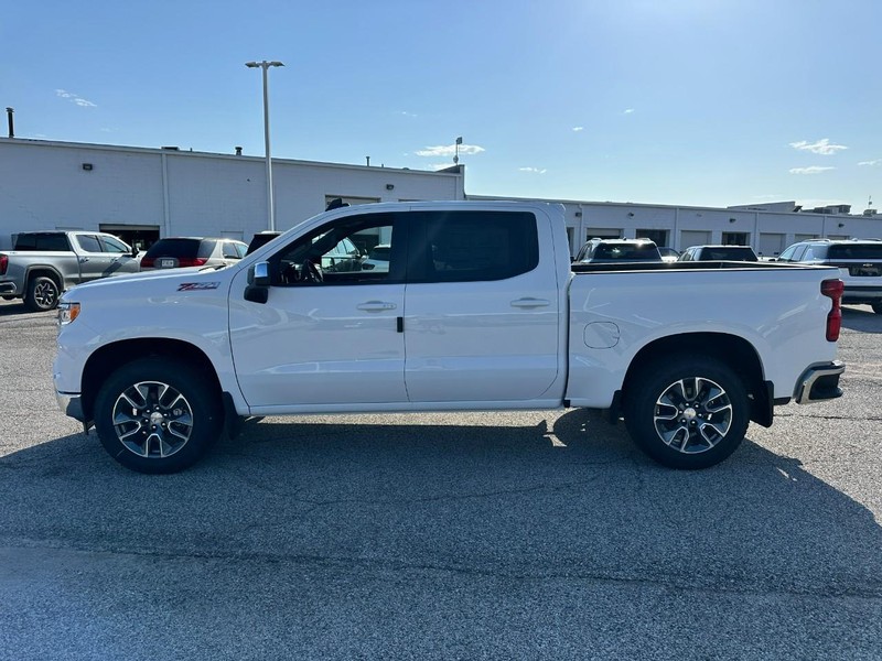 Chevrolet Silverado 1500 Vehicle Full-screen Gallery Image 2