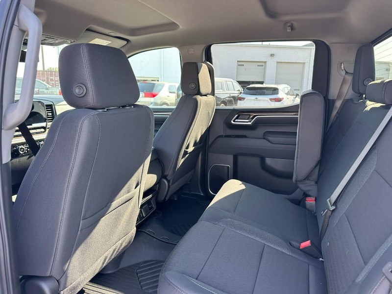 Chevrolet Silverado 1500 Vehicle Full-screen Gallery Image 4