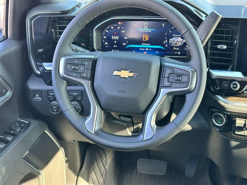 Chevrolet Silverado 1500 Vehicle Full-screen Gallery Image 6
