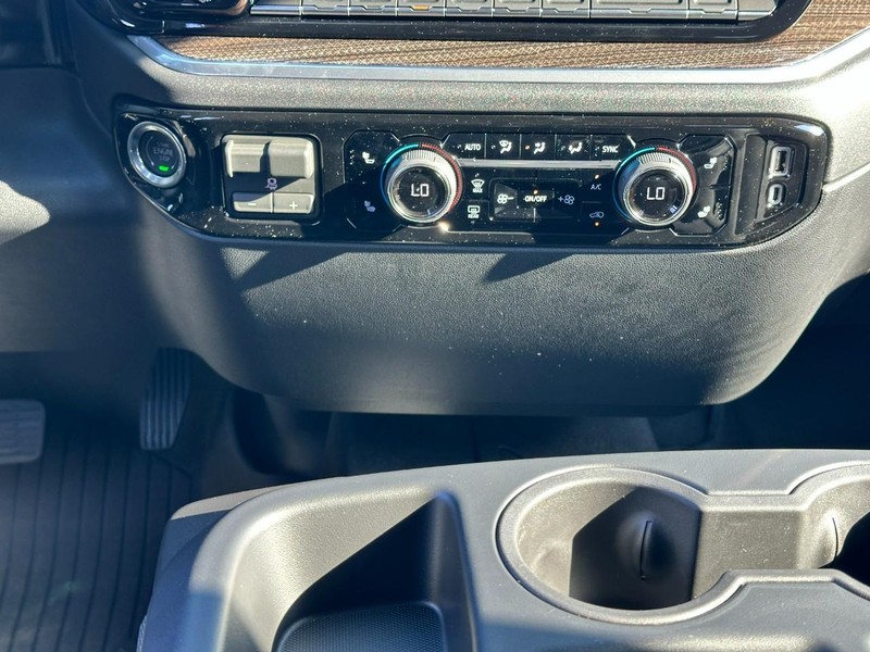 Chevrolet Silverado 1500 Vehicle Full-screen Gallery Image 7
