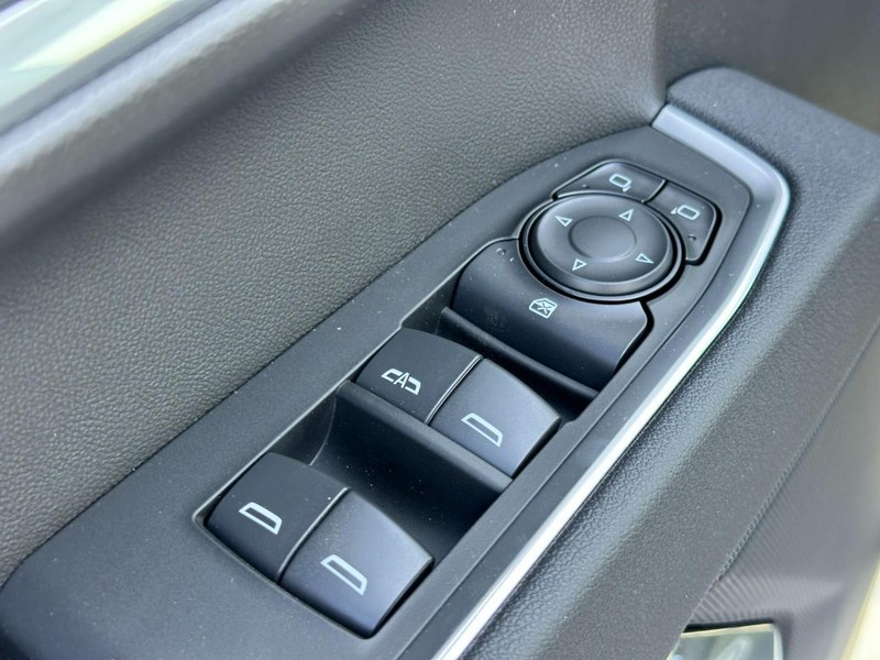 Chevrolet Silverado 1500 Vehicle Full-screen Gallery Image 8