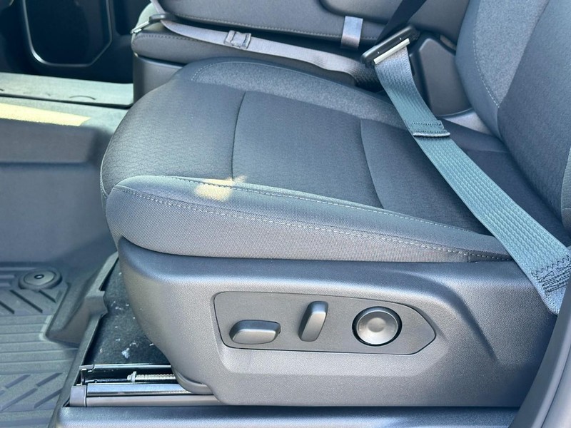 Chevrolet Silverado 1500 Vehicle Full-screen Gallery Image 9