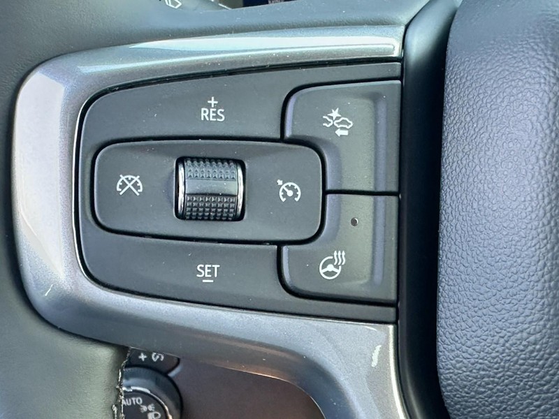 Chevrolet Silverado 1500 Vehicle Full-screen Gallery Image 10