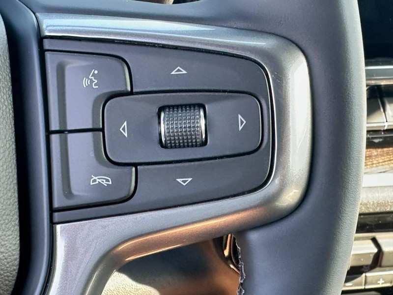 Chevrolet Silverado 1500 Vehicle Full-screen Gallery Image 11