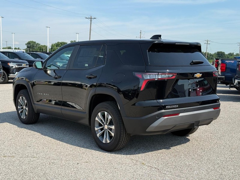 Chevrolet Equinox Vehicle Full-screen Gallery Image 3
