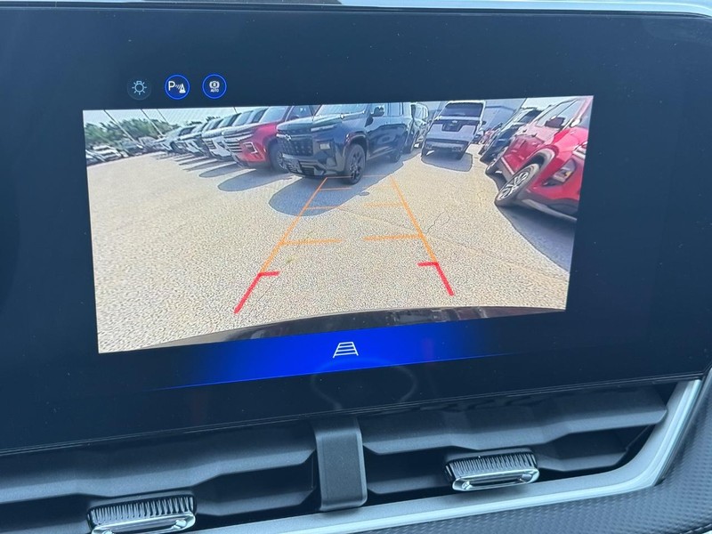 Chevrolet Equinox Vehicle Full-screen Gallery Image 12