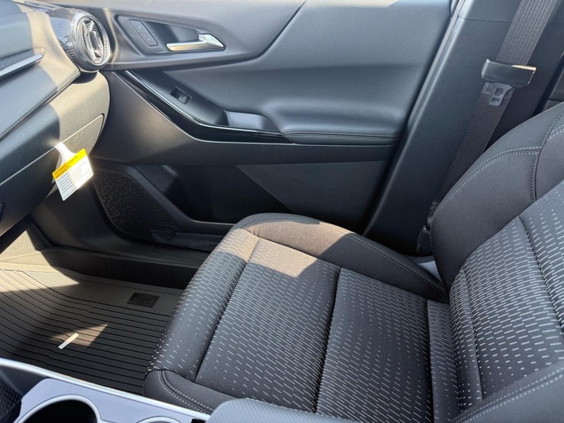 Chevrolet Equinox Vehicle Full-screen Gallery Image 15