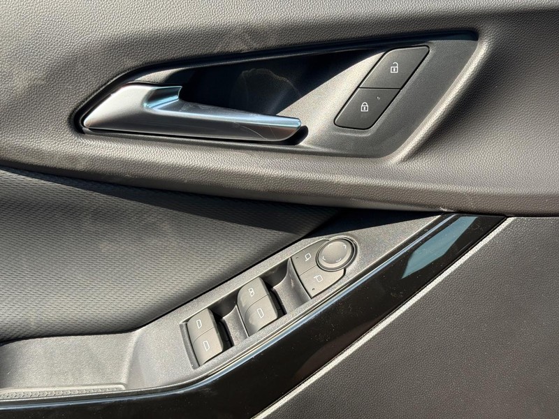 Chevrolet Equinox Vehicle Full-screen Gallery Image 16