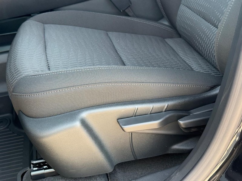 Chevrolet Equinox Vehicle Full-screen Gallery Image 17