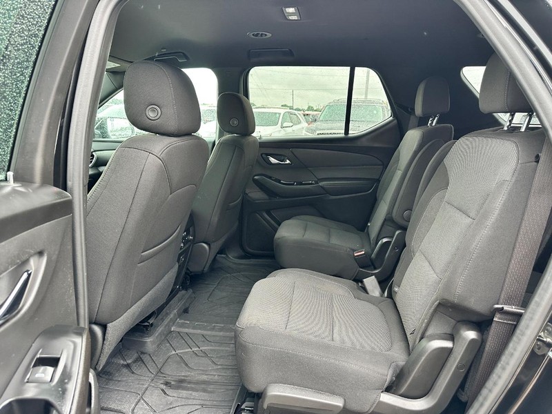 Chevrolet Traverse Vehicle Full-screen Gallery Image 10