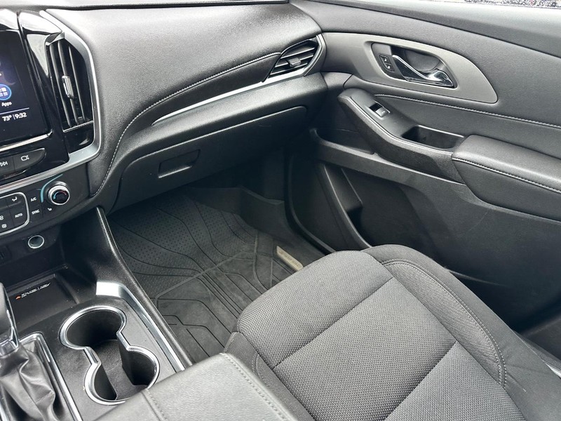 Chevrolet Traverse Vehicle Full-screen Gallery Image 16