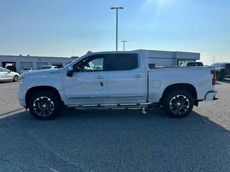 Chevrolet Silverado 1500 Vehicle Full-screen Gallery Image 2
