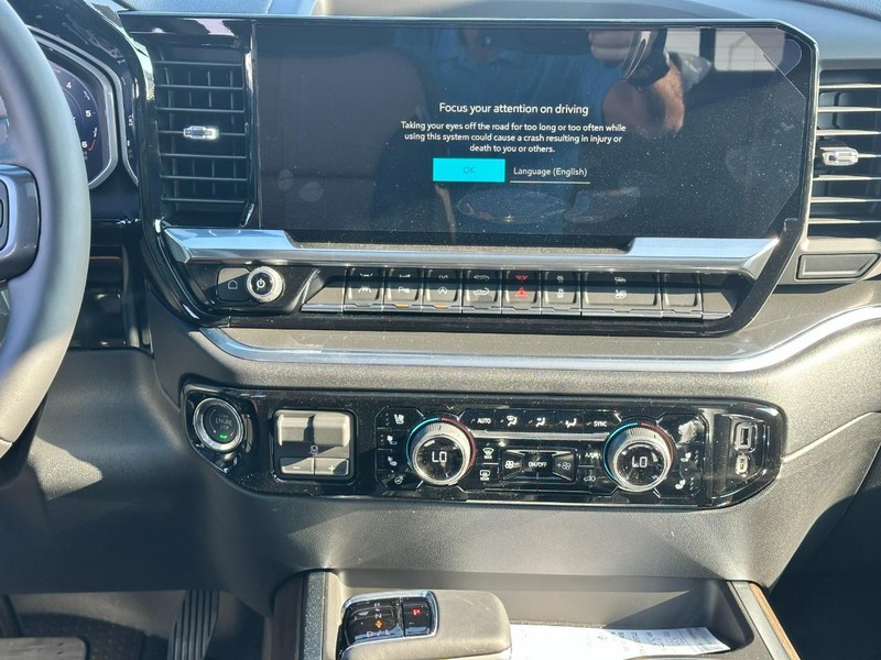 Chevrolet Silverado 1500 Vehicle Full-screen Gallery Image 9