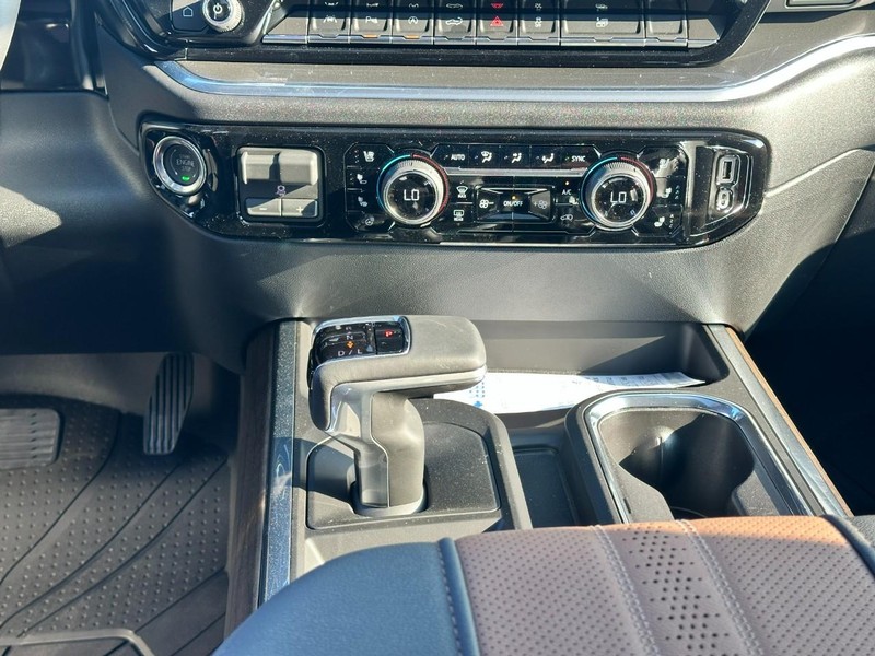 Chevrolet Silverado 1500 Vehicle Full-screen Gallery Image 10