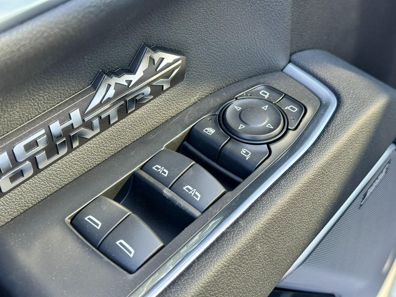 Chevrolet Silverado 1500 Vehicle Full-screen Gallery Image 11