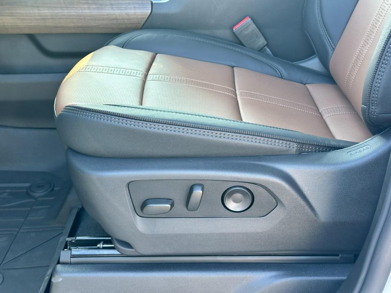 Chevrolet Silverado 1500 Vehicle Full-screen Gallery Image 13