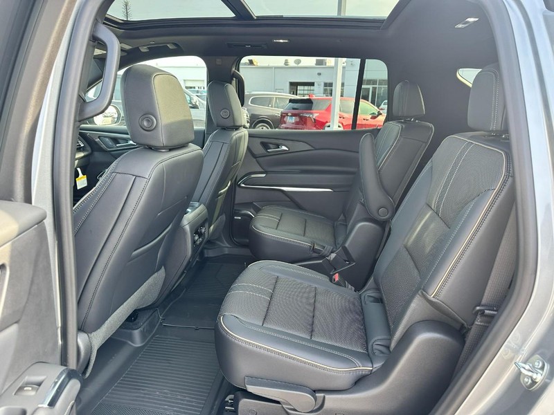 Chevrolet Traverse Vehicle Full-screen Gallery Image 4