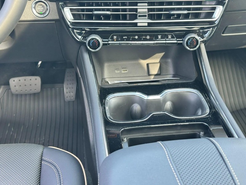Chevrolet Traverse Vehicle Full-screen Gallery Image 11