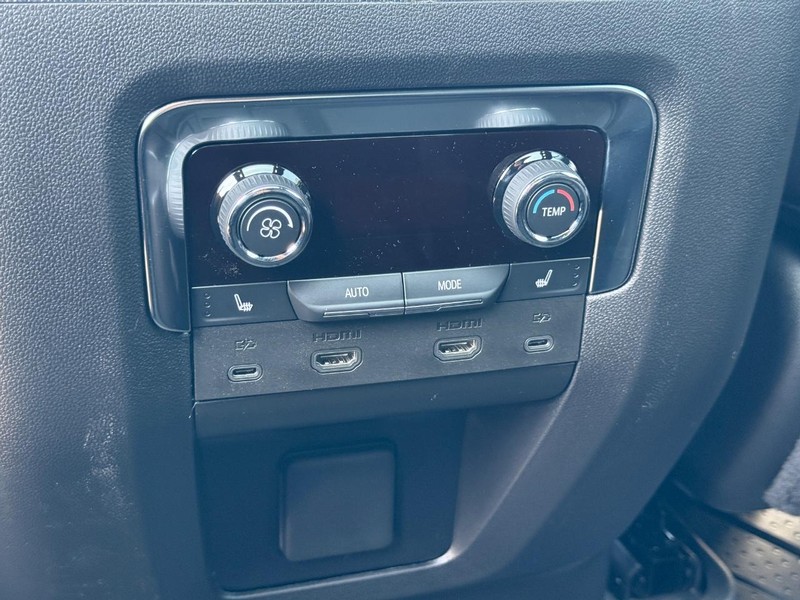 Chevrolet Tahoe Vehicle Full-screen Gallery Image 9